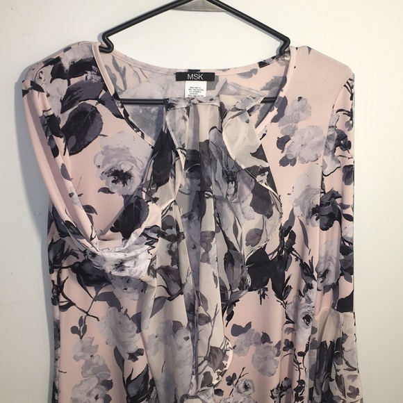 MSK Floral dress with  split  chiffon bell sleeves - Picture 3 of 3
